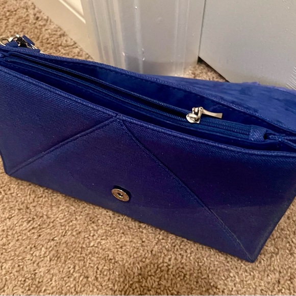 Bright blue NWT wristlet purse. - Picture 4 of 8